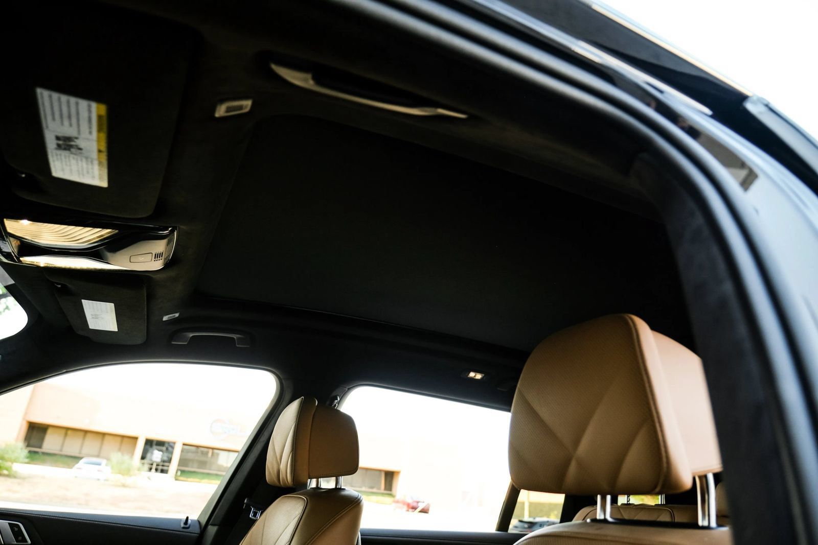 Used 2024 BMW X7 xDrive40i w/ M Sport Package AWD/4WD image 4