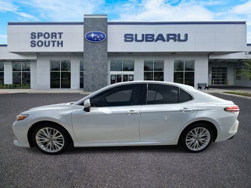 Used 2018 Toyota Camry image 7