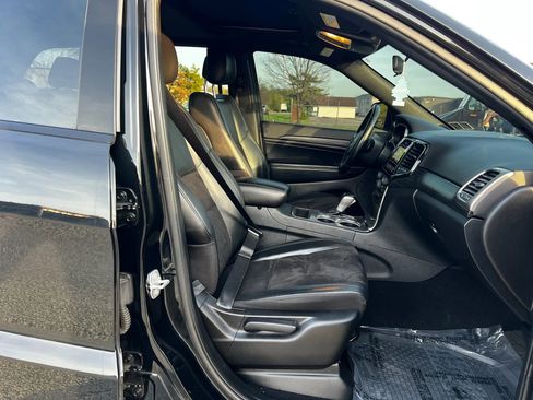 Used 2021 Jeep Grand Cherokee Laredo X image 11