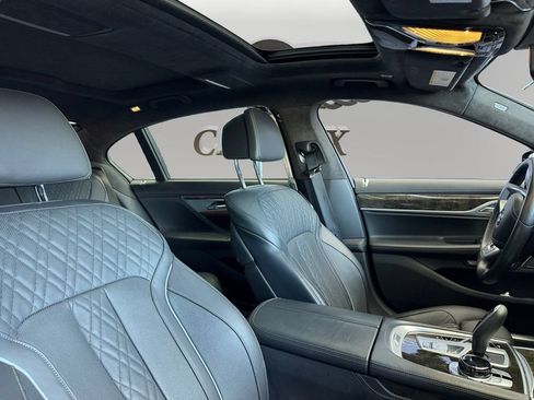 Used 2018 BMW 750i RWD image 14