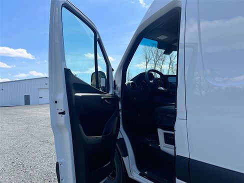 New 2025 Mercedes-Benz Sprinter 2500 image 16
