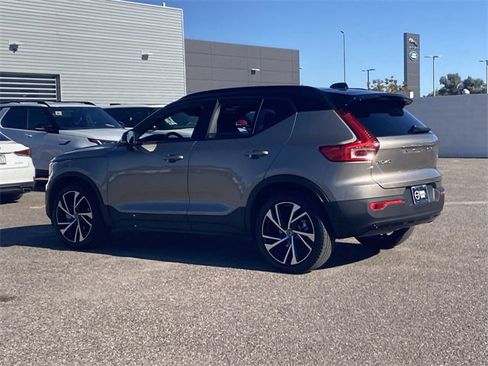 Used 2022 Volvo XC40 T5 R-Design w/ Advanced Package image 9
