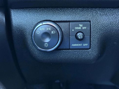 Used 2016 GMC Acadia SLE image 25