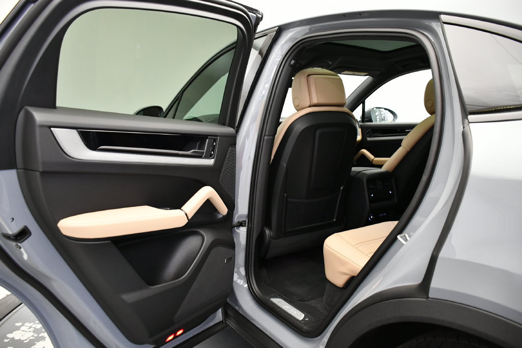 Certified 2026 Porsche Cayenne Coupe AWD/4WD image 47