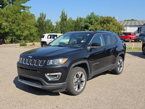 Used 2021 Jeep Compass Limited w/ Sun and Sound Group AWD/4WD image 3