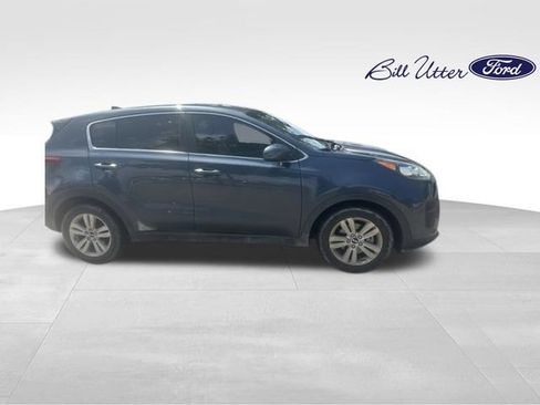 Used 2017 Kia Sportage LX FWD image 3