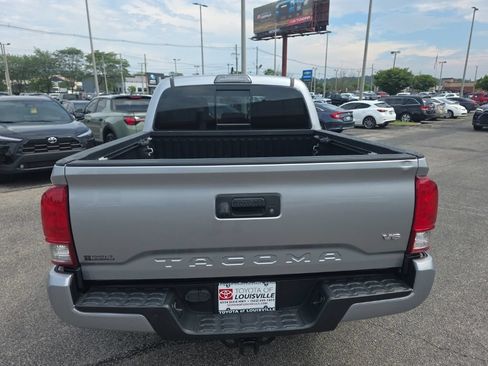 Used 2017 Toyota Tacoma SR5 AWD/4WD image 5