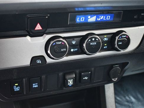 Used 2021 Toyota Tacoma SR5 w/ Trail Edition image 27