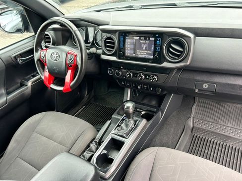 Used 2019 Toyota Tacoma TRD Sport w/ Technology Package image 24