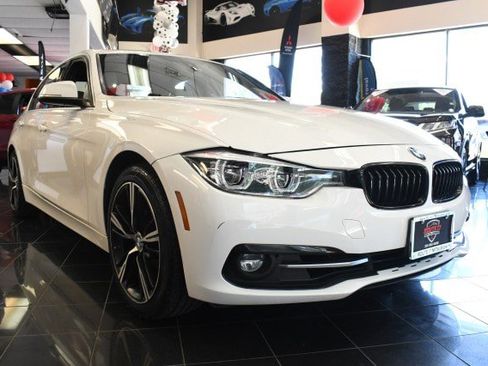 Used 2018 BMW 330i Sedan RWD image 3