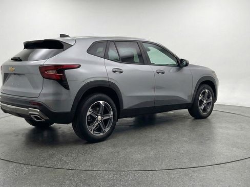 Used 2025 Chevrolet Blazer LT FWD image 9