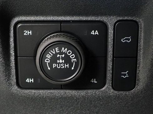 Used 2025 Ford Expedition Tremor image 27