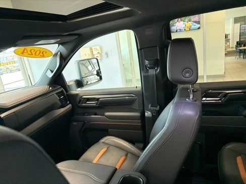 Used 2024 GMC Sierra 2500 AT4 w/ AT4 Premium Plus Package AWD/4WD image 38