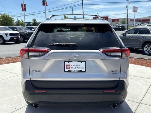 Used 2022 Toyota RAV4 XLE AWD/4WD image 4
