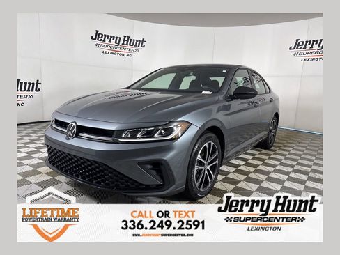 Used 2025 Volkswagen Jetta Sport image 1