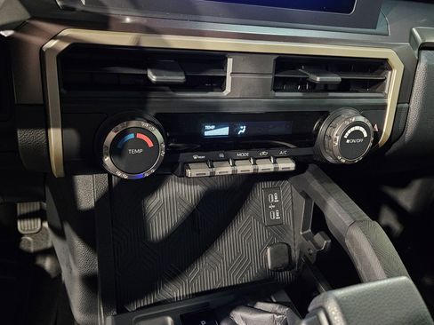 Used 2025 Toyota Tacoma SR5 image 31