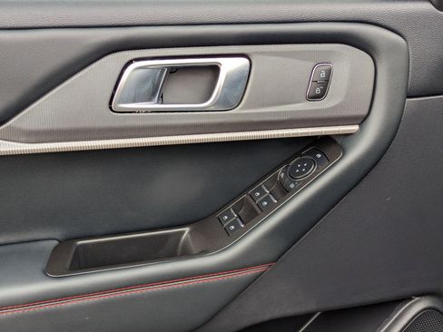 Used 2025 Ford Explorer ST-Line image 12