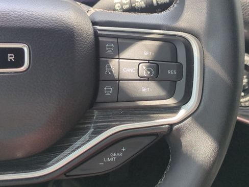 Used 2022 Jeep Wagoneer Series II AWD/4WD image 28
