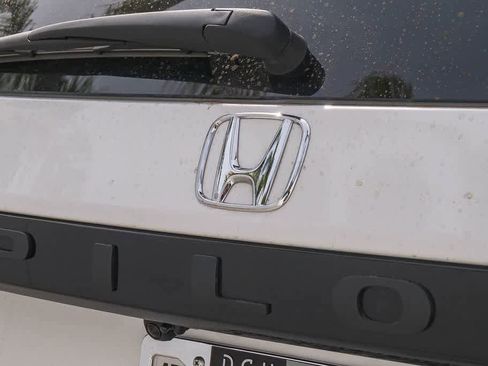 Used 2025 Honda Pilot EX-L image 11