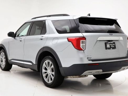 Used 2022 Ford Explorer XLT w/ Equipment Group 202A image 7