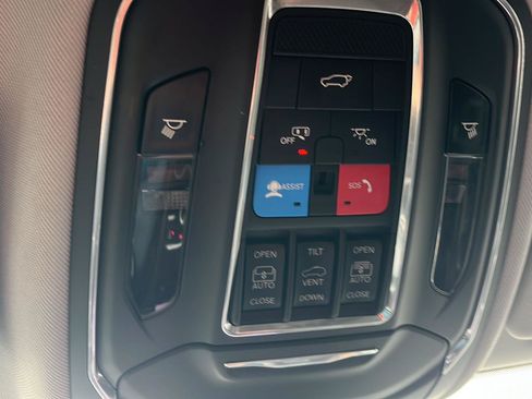 Used 2021 Jeep Grand Cherokee L Limited AWD/4WD image 17