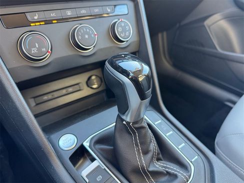 Used 2022 Volkswagen Taos SE image 14