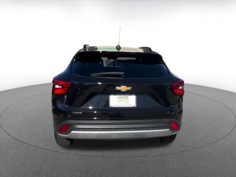 Used 2025 Chevrolet Trax LT image 12