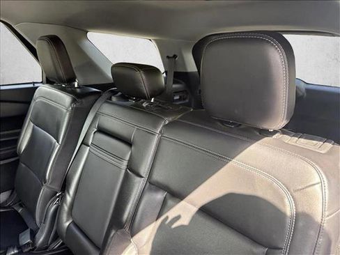 Used 2022 Ford Explorer XLT w/ Equipment Group 202A image 17