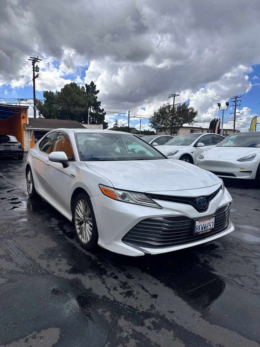 Used 2019 Toyota Camry XLE FWD image 3