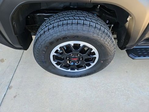 Used 2025 Toyota 4Runner TRD Off-Road image 10