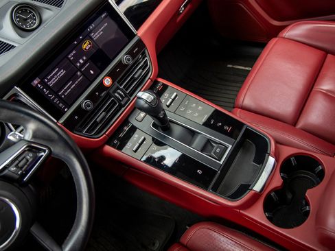 Certified 2023 Porsche Macan image 34