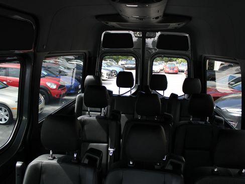 Used 2024 Mercedes-Benz Sprinter 2500 image 37