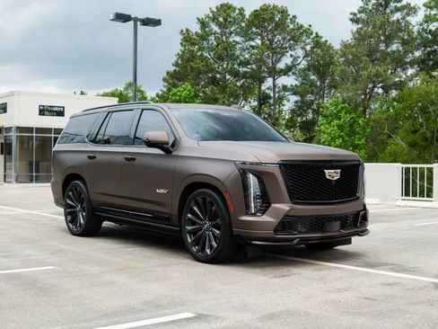 Used 2025 Cadillac Escalade V w/ LPO, Floor Liner Package AWD/4WD image 9