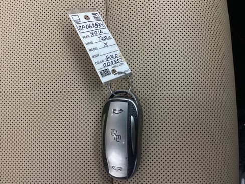Used 2016 Tesla Model X 75D image 39