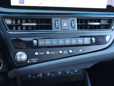 Used 2025 Lexus ES 350 Luxury w/ Technology Package image 25