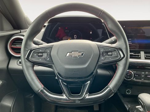 Used 2024 Chevrolet Trax RS w/ Sunroof Package image 14