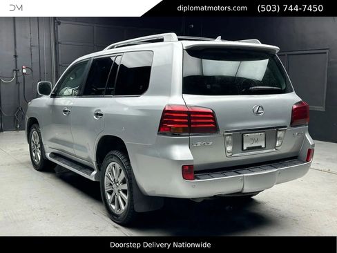 Used 2009 Lexus LX 570 4WD image 3
