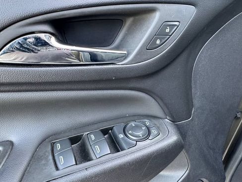 Used 2024 Chevrolet Equinox LT FWD image 5