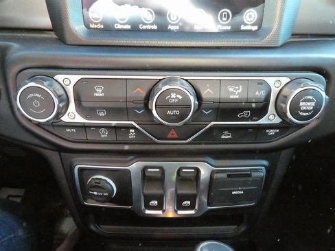 Used 2022 Jeep Wrangler Sport image 22