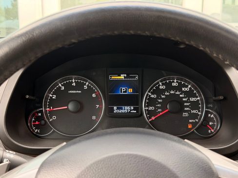 Used 2013 Subaru Outback 2.5i Limited w/ Moonroof Pkg AWD/4WD image 30