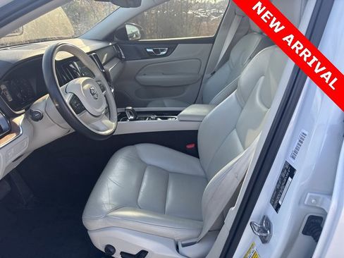 Used 2022 Volvo S60 B5 Inscription image 10