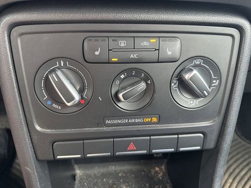 Used 2015 Volkswagen Beetle TDI image 25