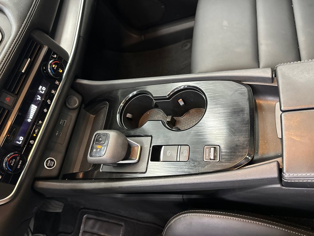 Used 2023 Nissan Rogue SV w/ SV Premium B Package FWD image 32