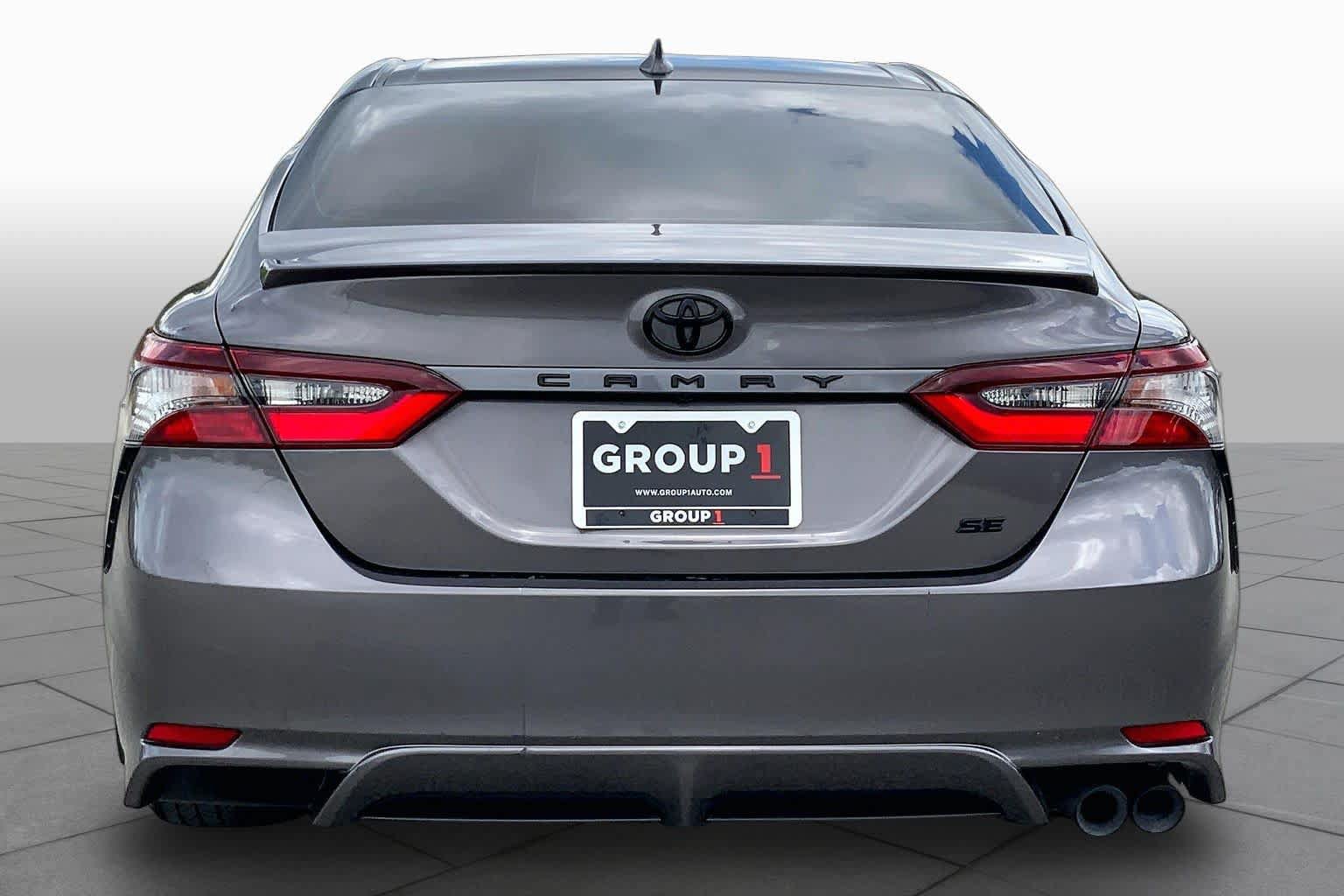 Used 2022 Toyota Camry SE FWD image 5