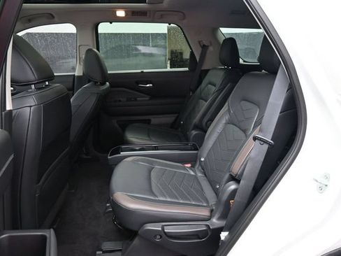 Used 2022 Nissan Pathfinder Platinum w/ Cargo Package AWD/4WD image 11