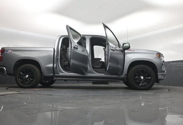 Used 2023 Chevrolet Silverado 1500 LTZ w/ Technology Package AWD/4WD image 7