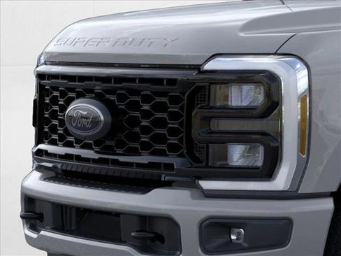 New 2026 Ford F250 Lariat w/ Black Appearance Package image 17