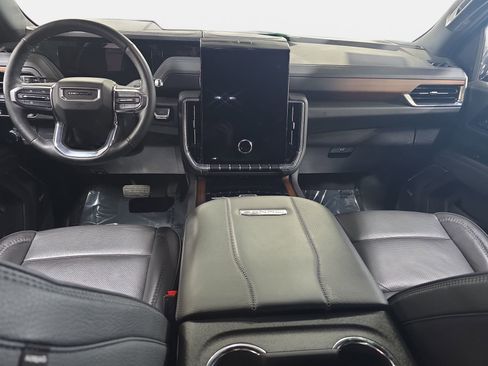 Used 2025 GMC Yukon Denali AWD/4WD image 9
