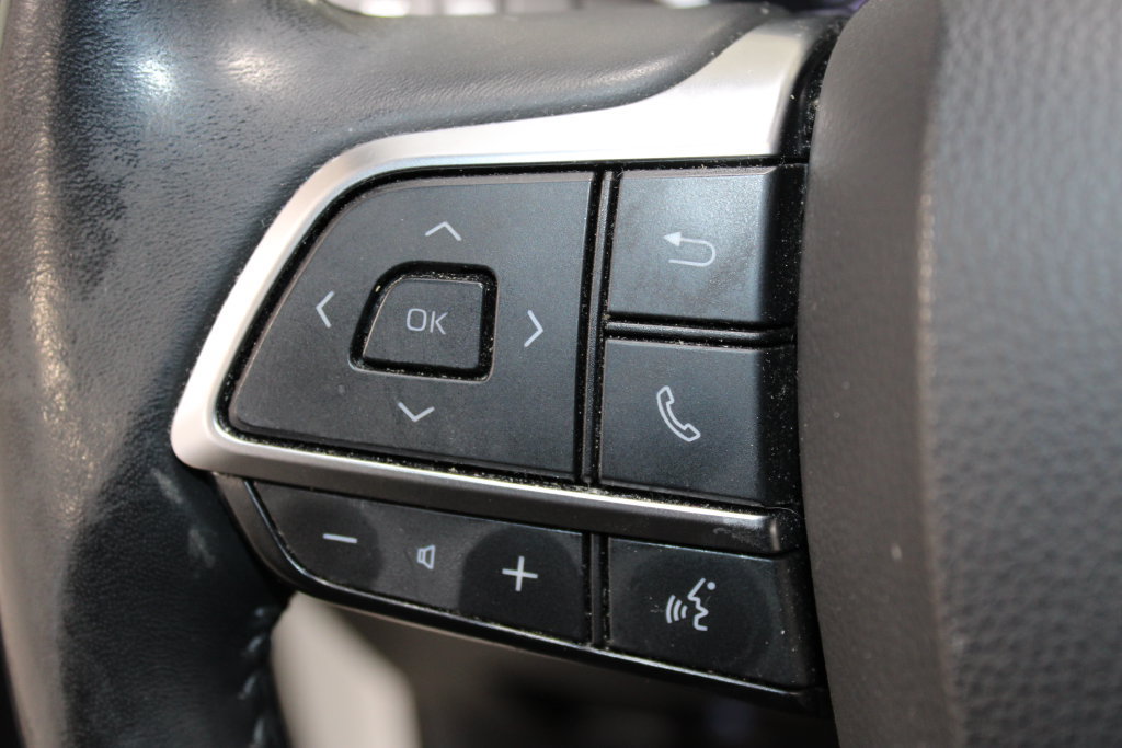 Used 2020 Toyota Highlander XLE FWD image 21