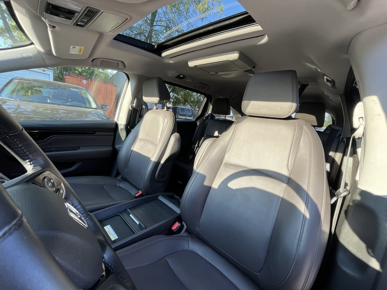 Used 2019 Honda Odyssey Elite image 4